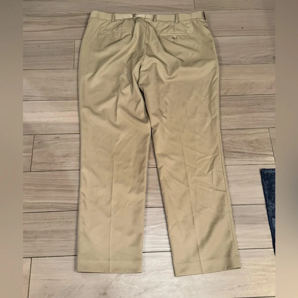 Perry Ellis Men's Tan khaki Pants 40x32 with pockets MISSING 1 back button